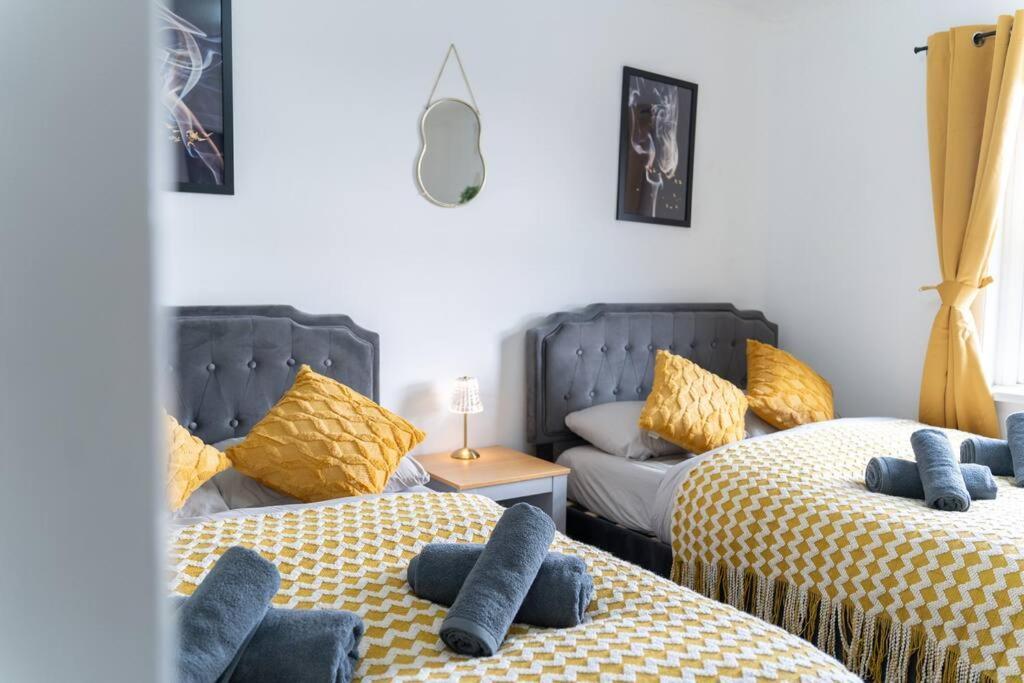 Open Mind Property - Southsea With Free Parking Portsmouth Bagian luar foto