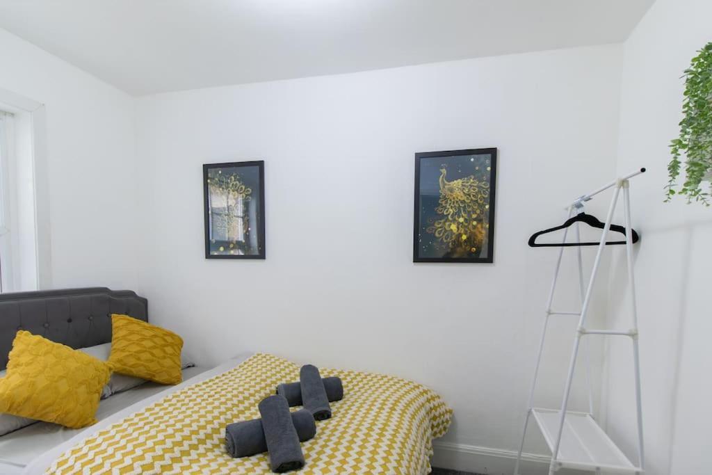 Open Mind Property - Southsea With Free Parking Portsmouth Bagian luar foto