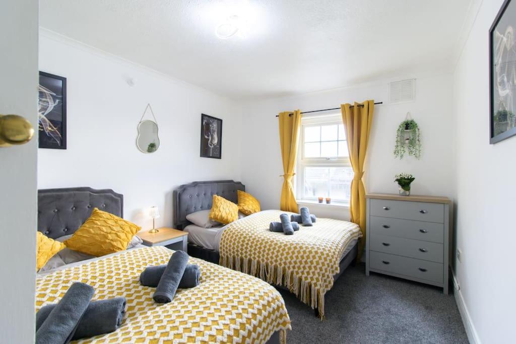 Open Mind Property - Southsea With Free Parking Portsmouth Bagian luar foto