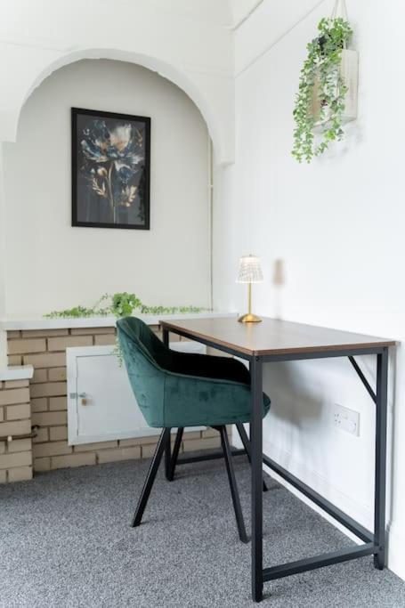 Open Mind Property - Southsea With Free Parking Portsmouth Bagian luar foto